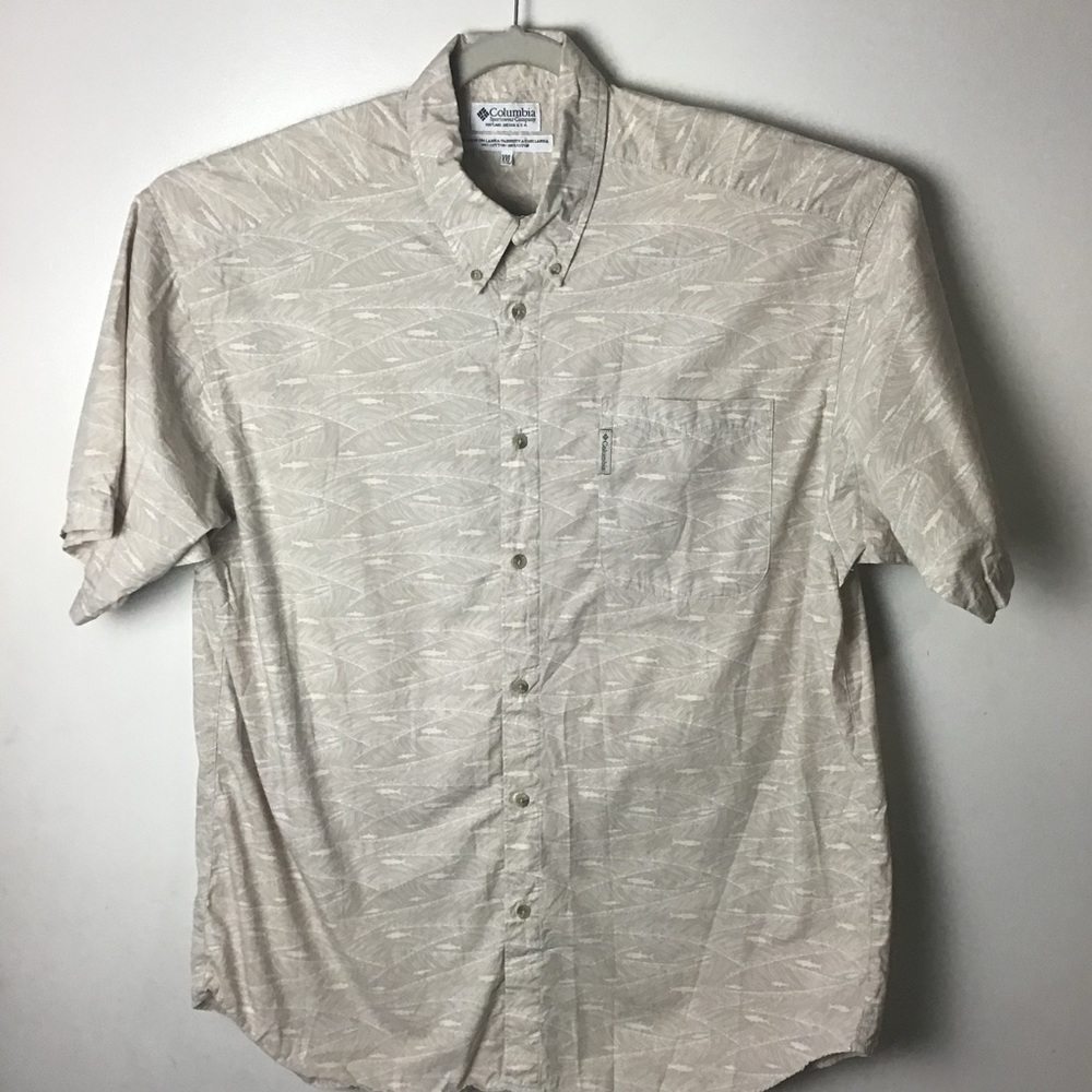 Columbia tan fish pattern short sleeve button down shirt. XXL
